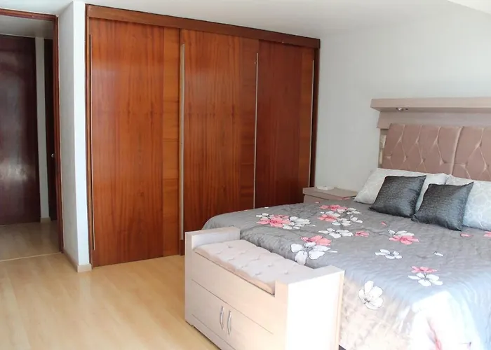 Apartamento 3 Recamaras, 4 Camas, 2 Baños, Estacionamiento *