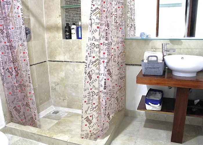 3 Recamaras, 4 Camas, 2 Baños, Estacionamiento Apartamento México DF