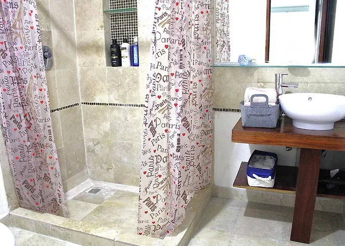 Apartamento 3 Recamaras, 4 Camas, 2 Baños, Estacionamiento *