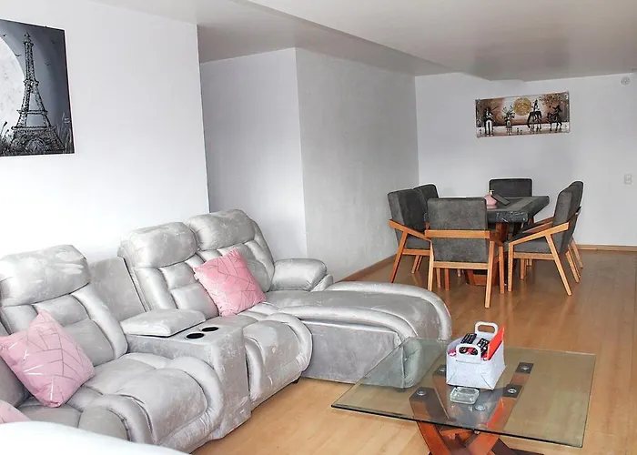Apartamento 3 Recamaras, 4 Camas, 2 Baños, Estacionamiento *
