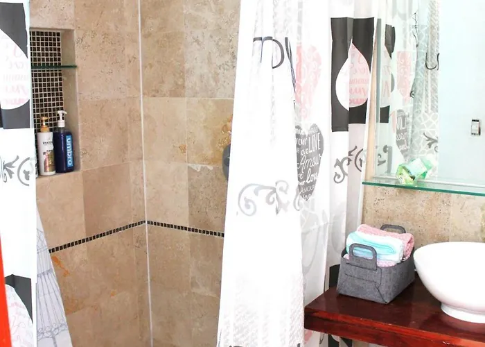 Apartamento 3 Recamaras, 4 Camas, 2 Baños, Estacionamiento